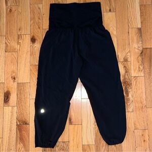 Lululemon Cropped Balloon Joggers, Women’s Medium